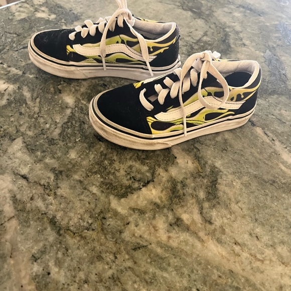 Like new Kids Vans - Picture 2 of 3